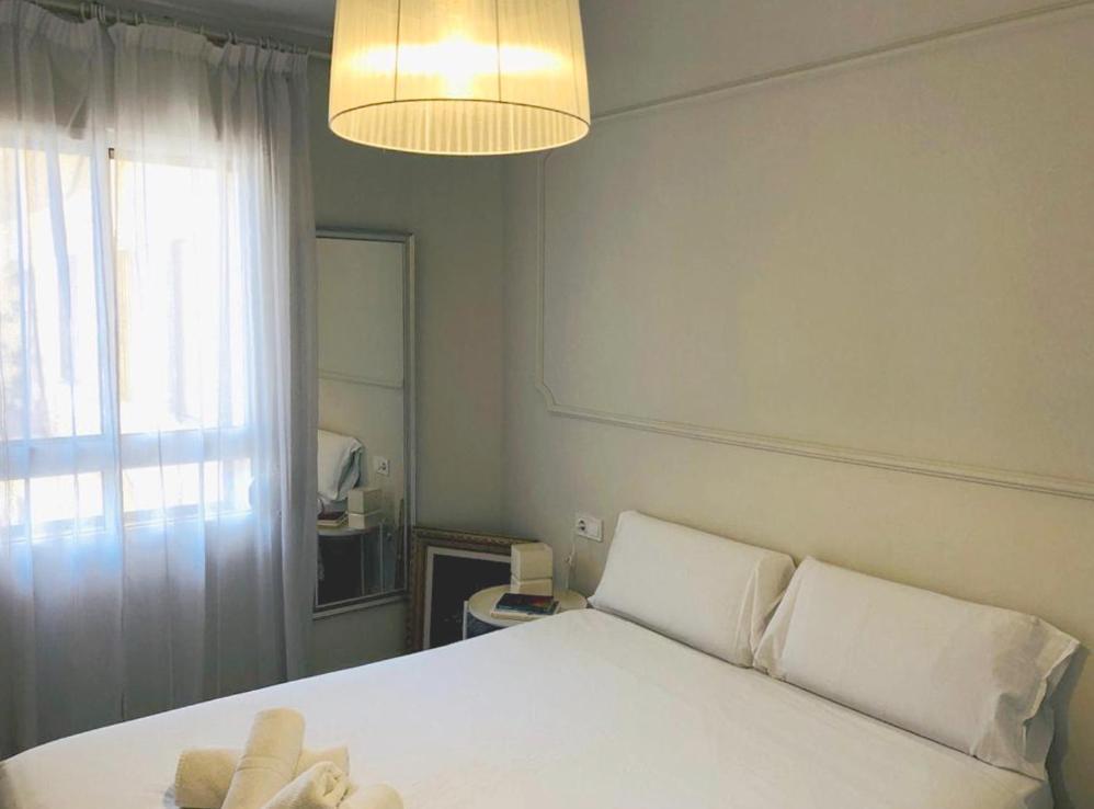 מאלגה Apartamento A 50 Metros De La Playa Malagueta Con Vistas Al Mar מראה חיצוני תמונה